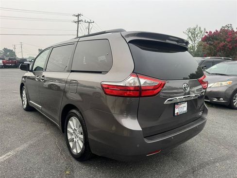 Used 2017 Toyota Sienna Limited AWD/4WD image 7