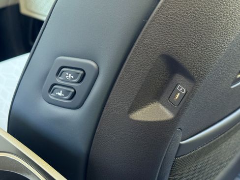 Used 2025 Kia Carnival SX FWD image 36