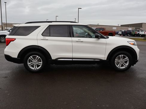 Used 2020 Ford Explorer XLT w/ Equipment Group 202A image 8