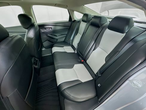 Used 2025 Honda Accord SE image 27