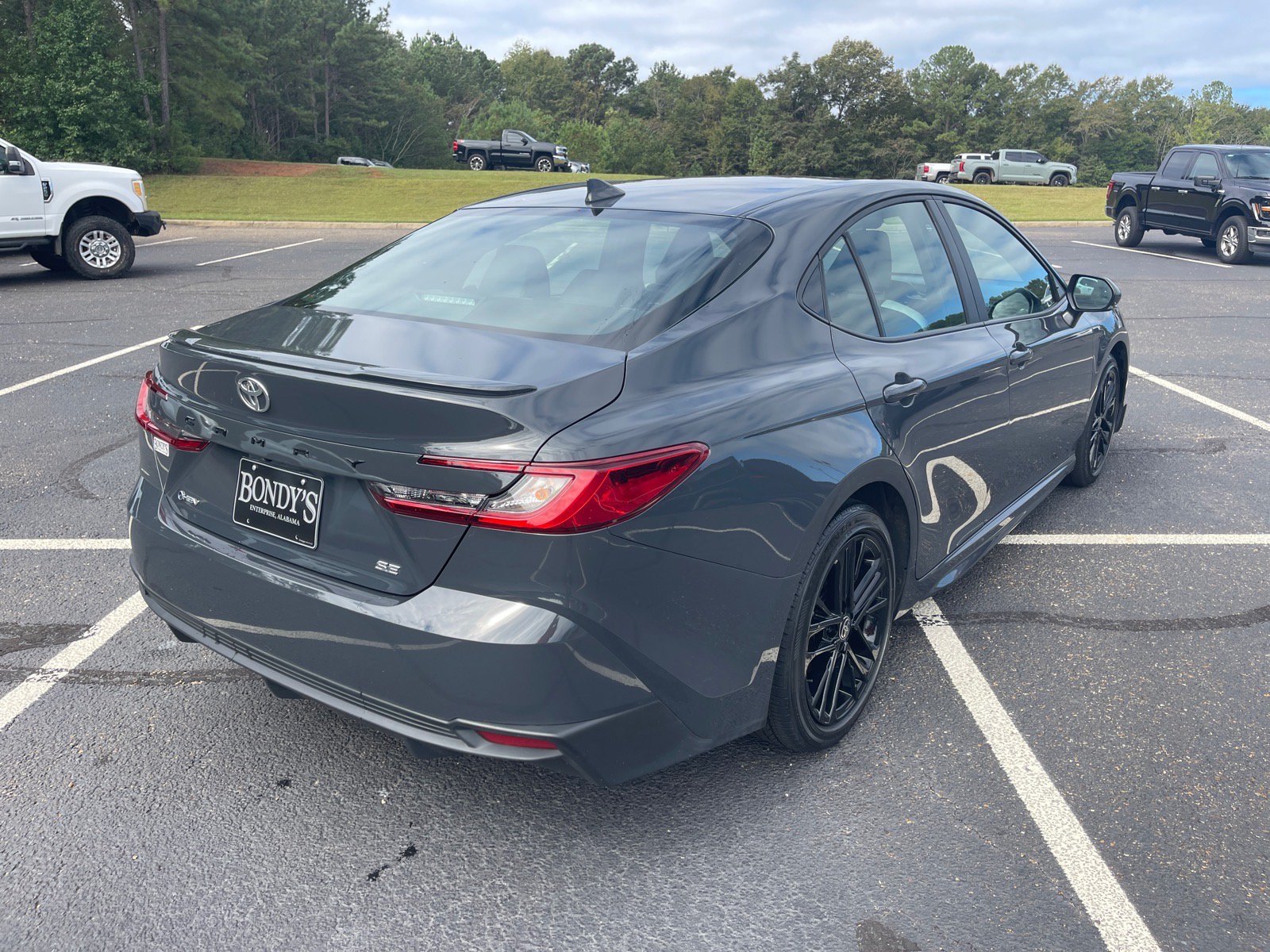 Used 2025 Toyota Camry SE w/ Convenience Package FWD image 17