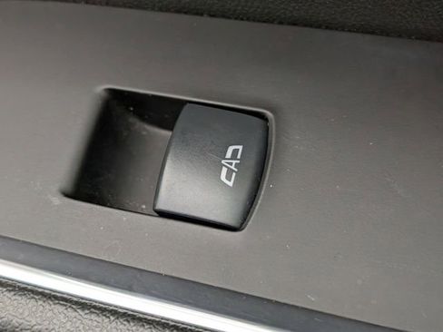 Certified 2025 GMC Sierra 1500 SLT image 34