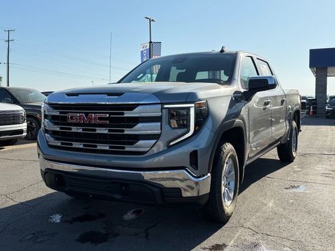Used 2025 GMC Sierra 1500 SLE AWD/4WD image 3