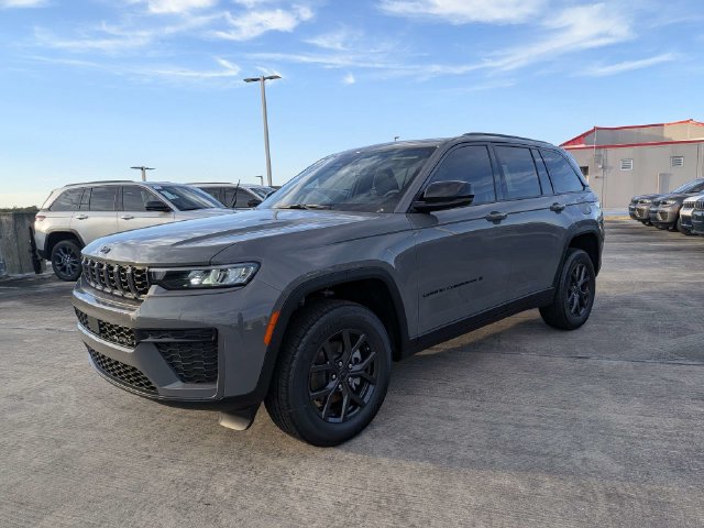 New 2027 Jeep Grand Cherokee Altitude RWD image 8