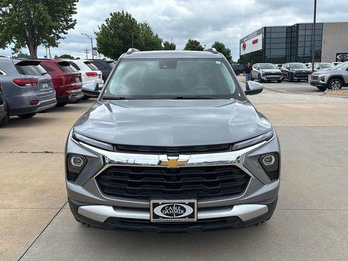 Used 2025 Chevrolet TrailBlazer LT AWD/4WD image 2