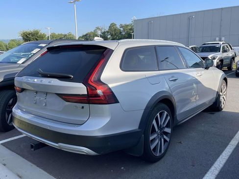 Used 2023 Volvo V90 B6 Cross Country Ultimate AWD/4WD image 4