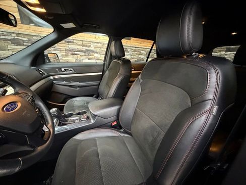 Used 2018 Ford Explorer XLT w/ Equipment Group 202A image 12