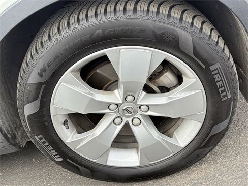 Used 2019 Volvo XC40 T5 Momentum image 4