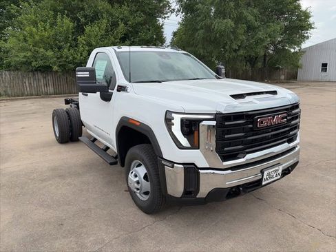 New 2026 GMC Sierra 3500 Pro w/ Convenience Package AWD/4WD image 8