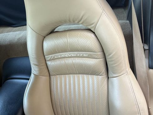 Used 2004 Chevrolet Corvette Coupe w/ Roof Package image 21