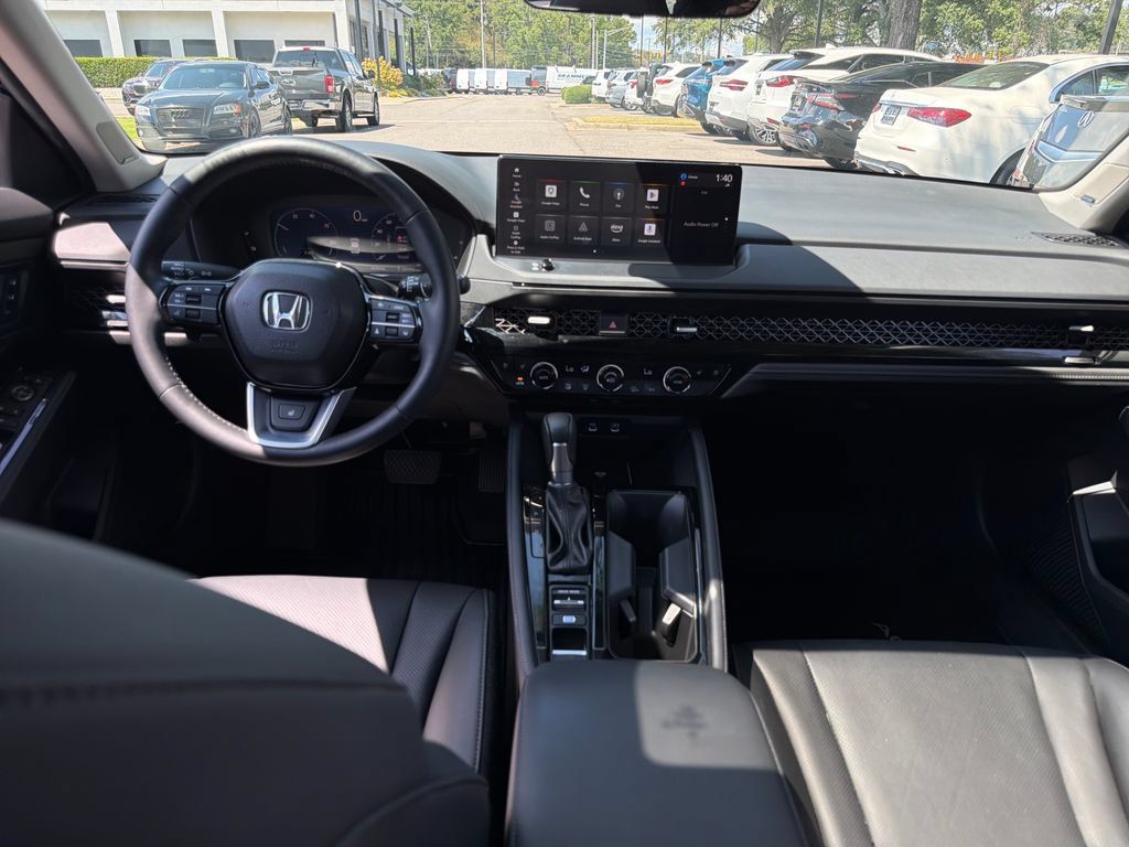 Used 2025 Honda Accord Touring image 2