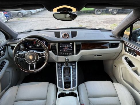 Used 2018 Porsche Macan Turbo AWD/4WD image 25