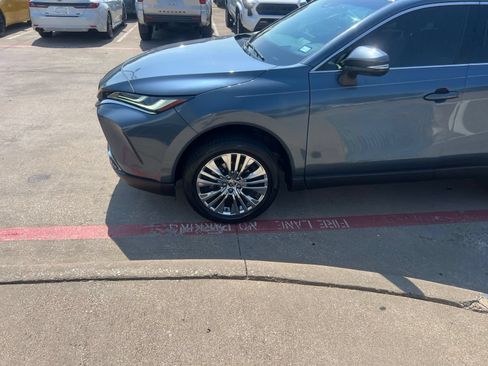 Used 2023 Toyota Venza Limited AWD/4WD image 7