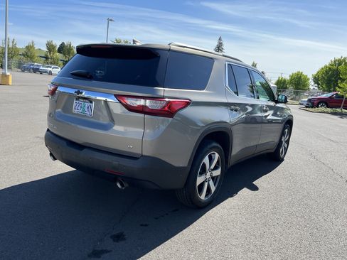 Used 2019 Chevrolet Traverse LT w/ LT Premium Package AWD/4WD image 5