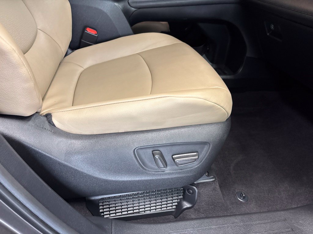 Used 2024 Toyota Sienna XLE FWD image 14