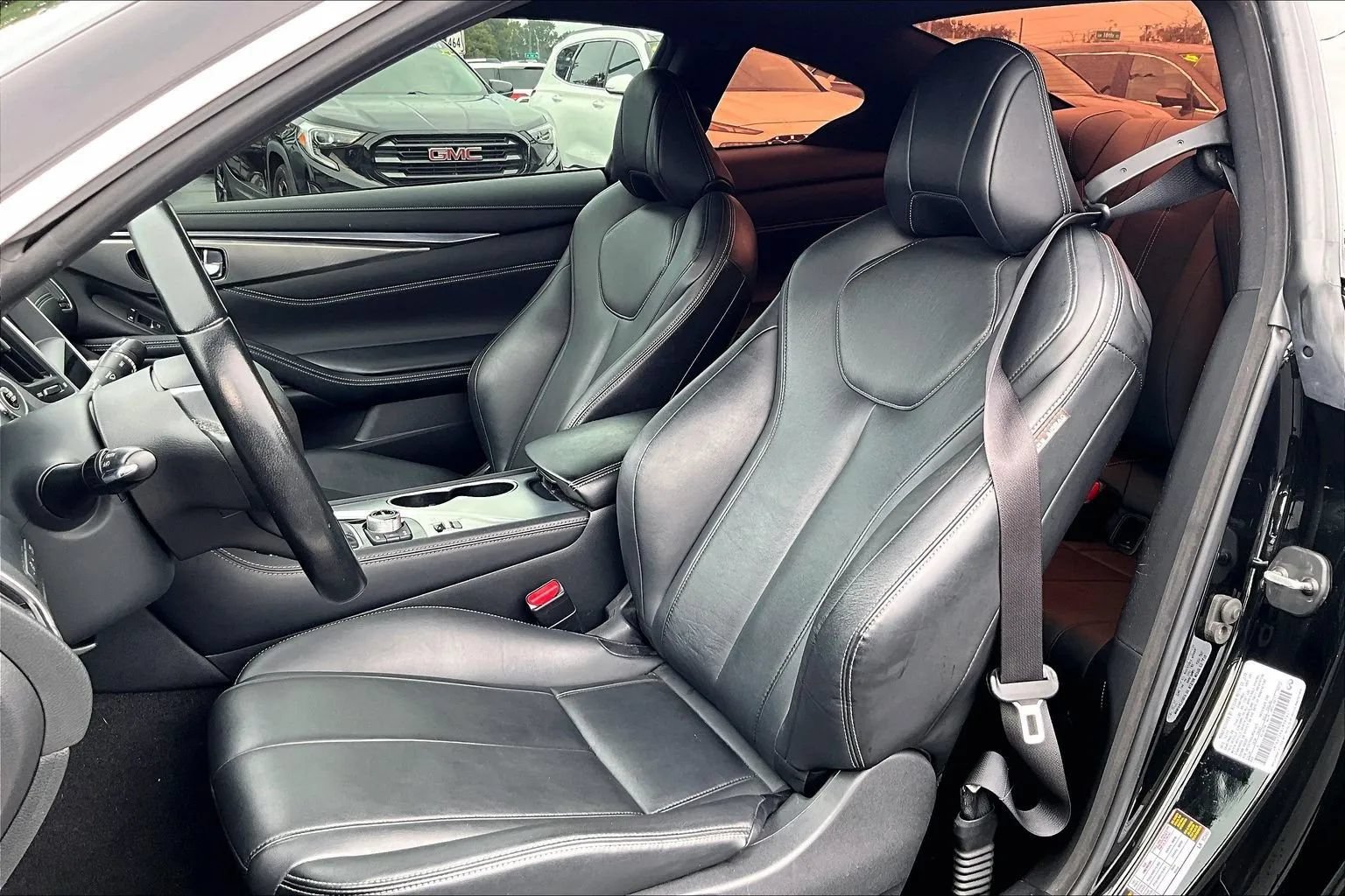 Used 2018 INFINITI Q60 3.0t Luxe RWD image 5