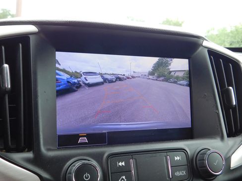 Used 2024 GMC Terrain SLT AWD/4WD image 18