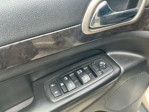 Used 2011 Jeep Grand Cherokee Laredo AWD/4WD image 15