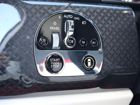 Used 2023 Rolls-Royce Cullinan Black Badge w/ Dark Exterior Package image 27