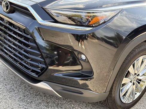 Used 2025 Toyota Grand Highlander AWD image 9