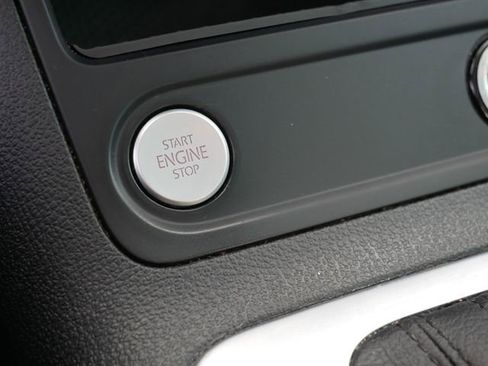 Used 2017 Volkswagen Tiguan Wolfsburg Edition image 37