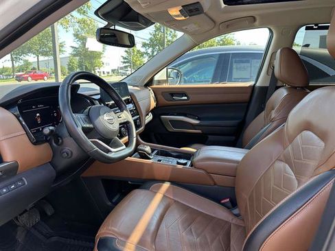 Used 2022 Nissan Pathfinder Platinum AWD/4WD image 32