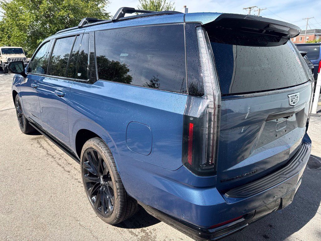 Used 2026 Cadillac Escalade ESV Platinum Sport w/ LPO, ONYX Package AWD/4WD image 3
