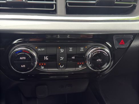 Used 2025 Chevrolet Trax LT w/ Driver Confidence Package image 30