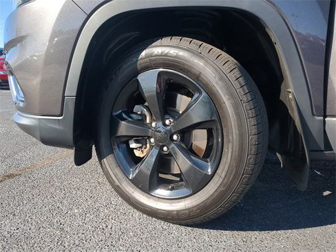 Used 2021 Jeep Cherokee Latitude Plus image 35