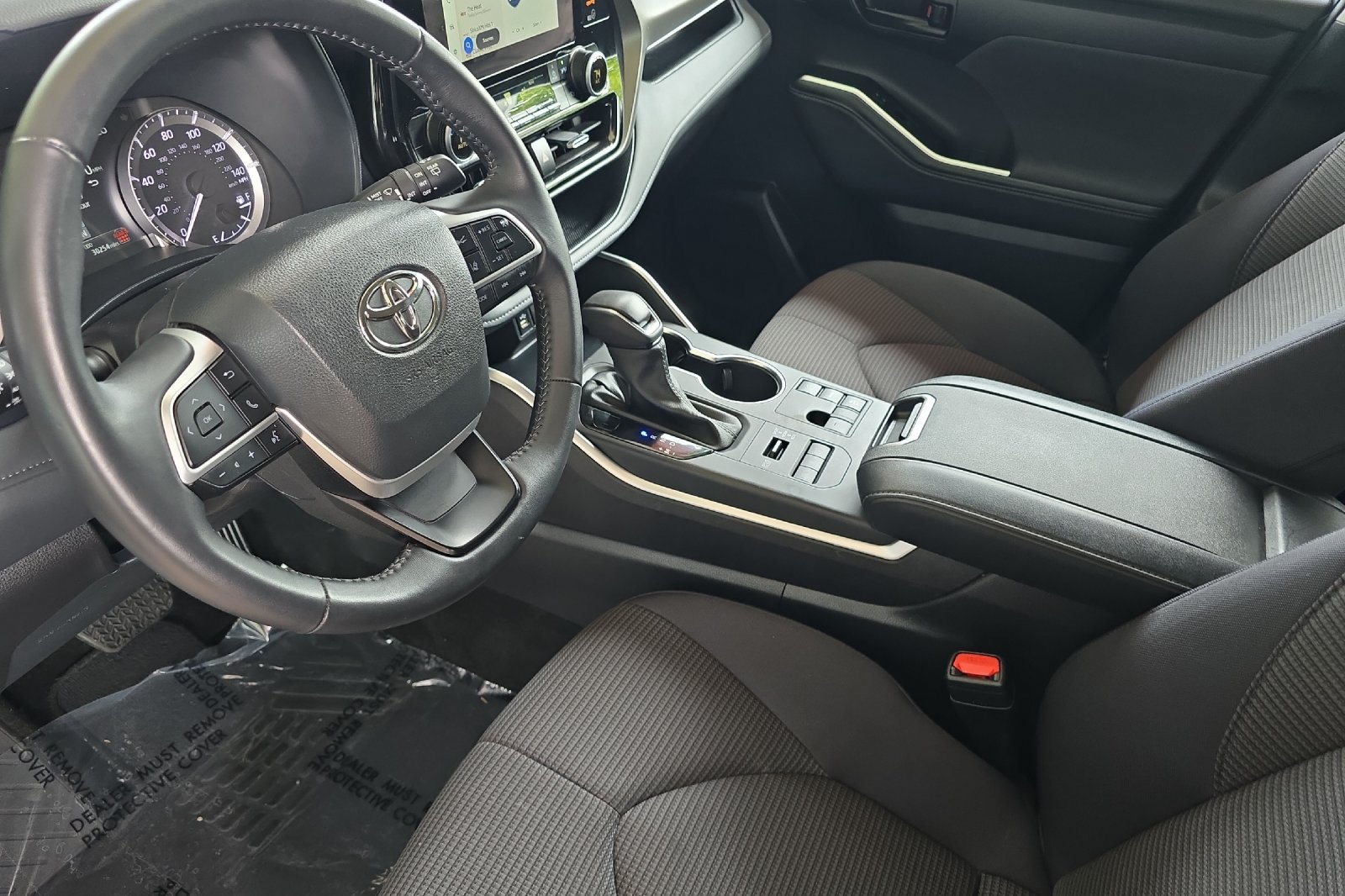 Used 2025 Toyota Highlander LE AWD/4WD image 10
