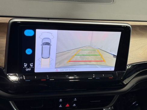 Used 2024 Volkswagen Atlas SE image 11