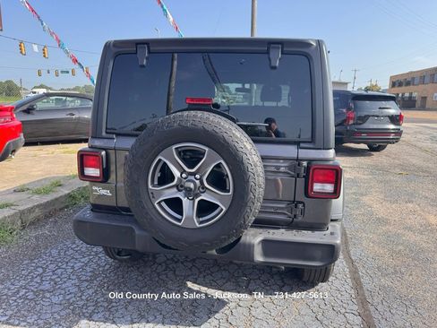 Used 2018 Jeep Wrangler Unlimited Sport S AWD/4WD image 7