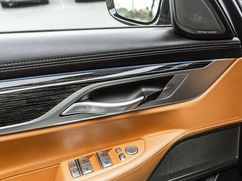 Used 2022 BMW 750i xDrive w/ Executive Package image 22