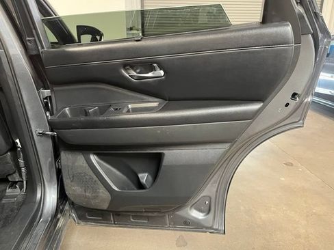 Used 2022 Nissan Pathfinder SL AWD/4WD image 15