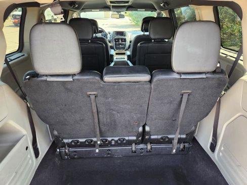 Used 2015 Dodge Grand Caravan SXT image 18