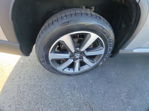 Certified 2024 Honda Pilot Touring image 11