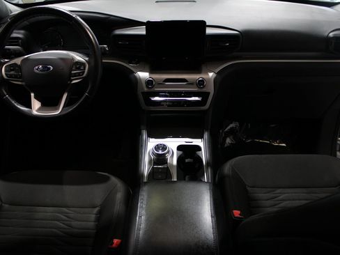 Used 2020 Ford Explorer XLT image 37