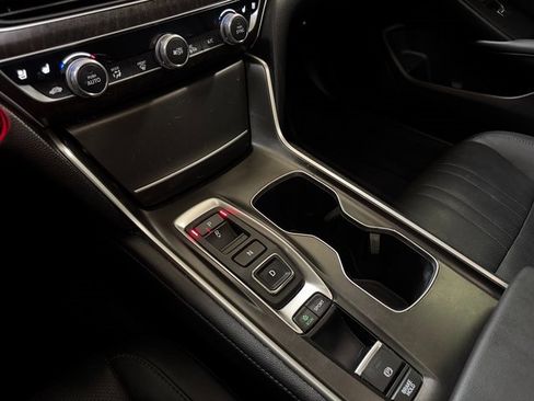 Used 2021 Honda Accord Touring image 19