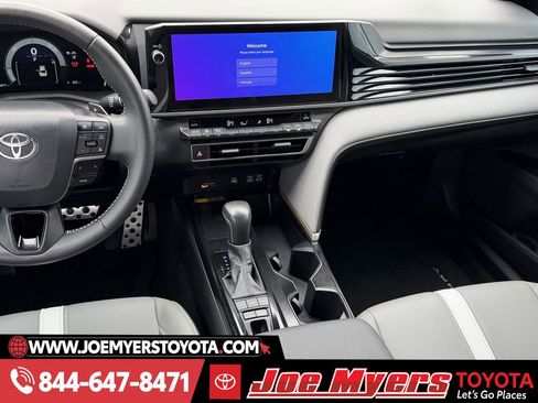 Used 2025 Toyota Camry SE w/ Multimedia Upgrade Package image 17