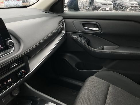 Used 2025 Nissan Rogue SV image 35