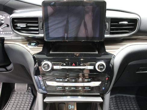 Used 2021 Ford Explorer Limited w/ Class III Trailer Tow Package AWD/4WD image 21