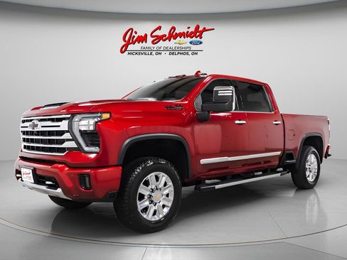 Used 2024 Chevrolet Silverado 2500 High Country w/ Technology Package AWD/4WD image 3