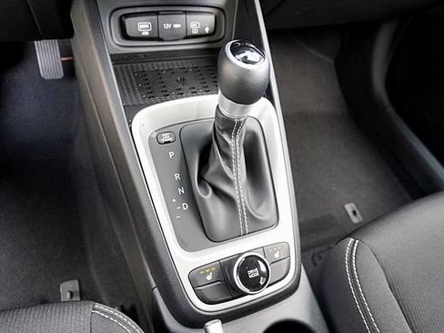 Certified 2026 Hyundai Venue SEL FWD image 30