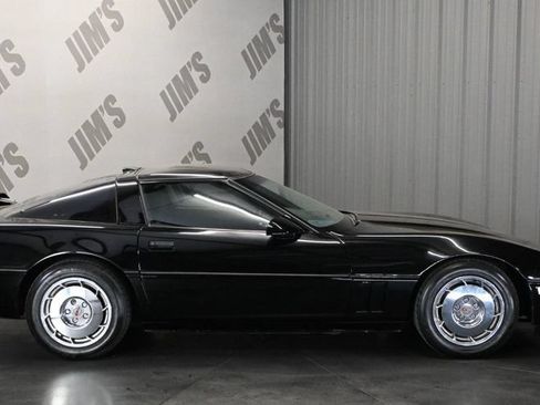 Used 1987 Chevrolet Corvette Coupe RWD image 4