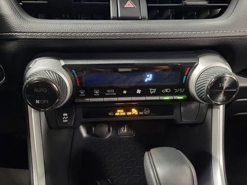 Used 2025 Toyota RAV4 XLE image 17