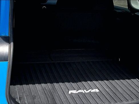 Used 2021 Toyota RAV4 LE FWD image 37