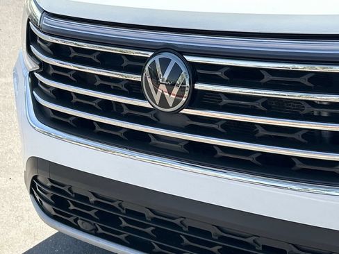 Used 2024 Volkswagen Atlas SE FWD image 32