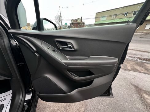 Used 2019 Chevrolet Trax LT w/ LT Convenience Package image 27