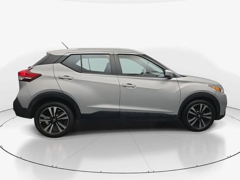 Used 2020 Nissan Kicks SV image 11
