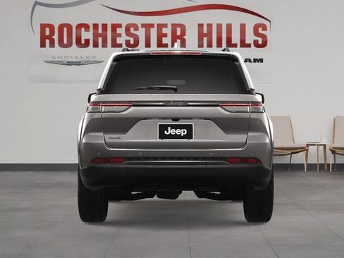 New 2025 Jeep Grand Cherokee Altitude image 7